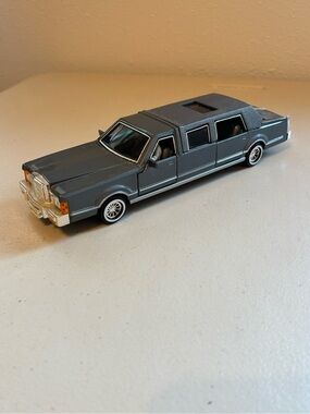 Sunnyside diecast gray metallic limousine toy car